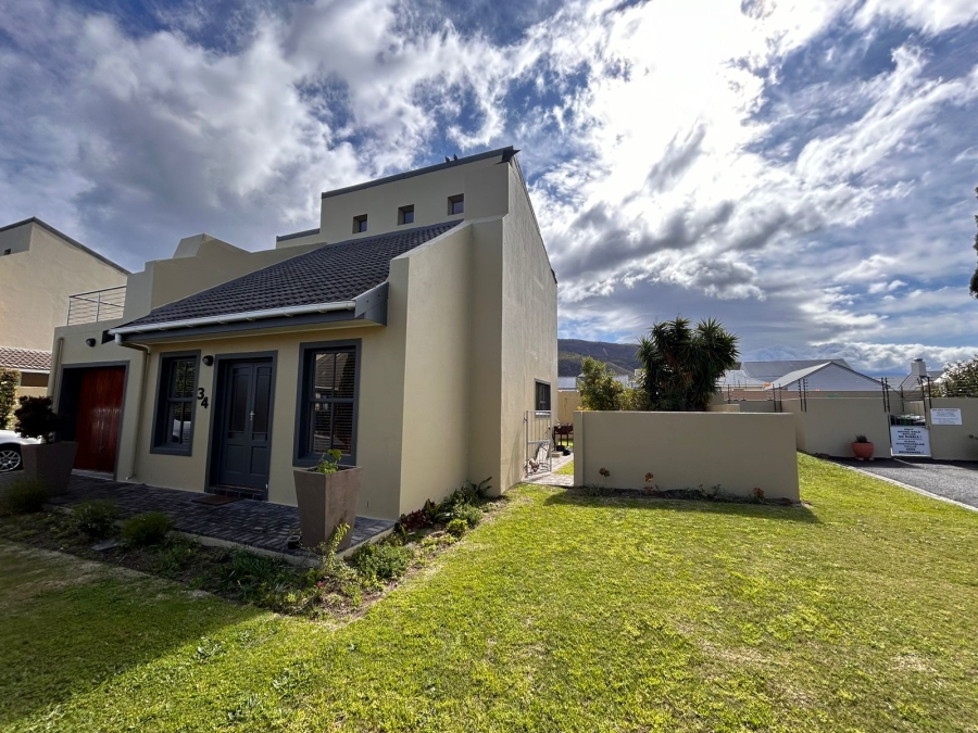 2 Bedroom Property for Sale in Sandbaai Western Cape